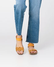 Sandalo basso VILLA-086 arancione