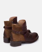 Botín plano MONS-002 MARRON_31334.jpg