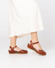 Sandalo con zeppa MONACO-003 marrone