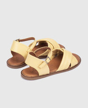 Sandalia plana Vera 003 amarillo_22668.jpg