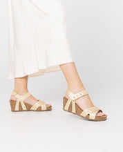 Sandalia cuña Cadiz 303 dorado