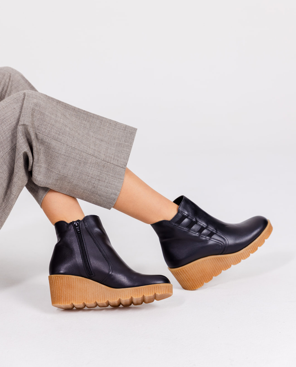 Bottine a talon compensee MADONA 006 noir