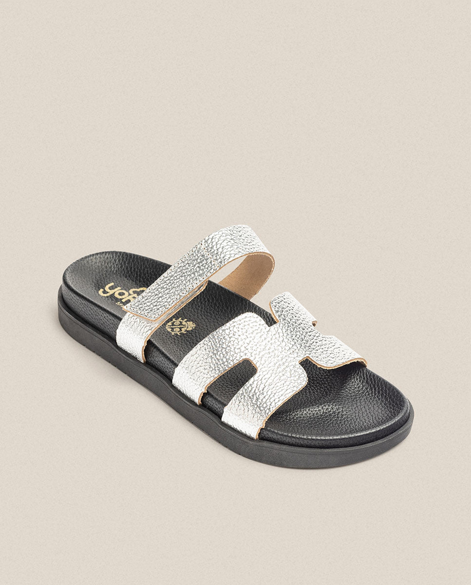 Macam 216 Negro · Sandalia Plana